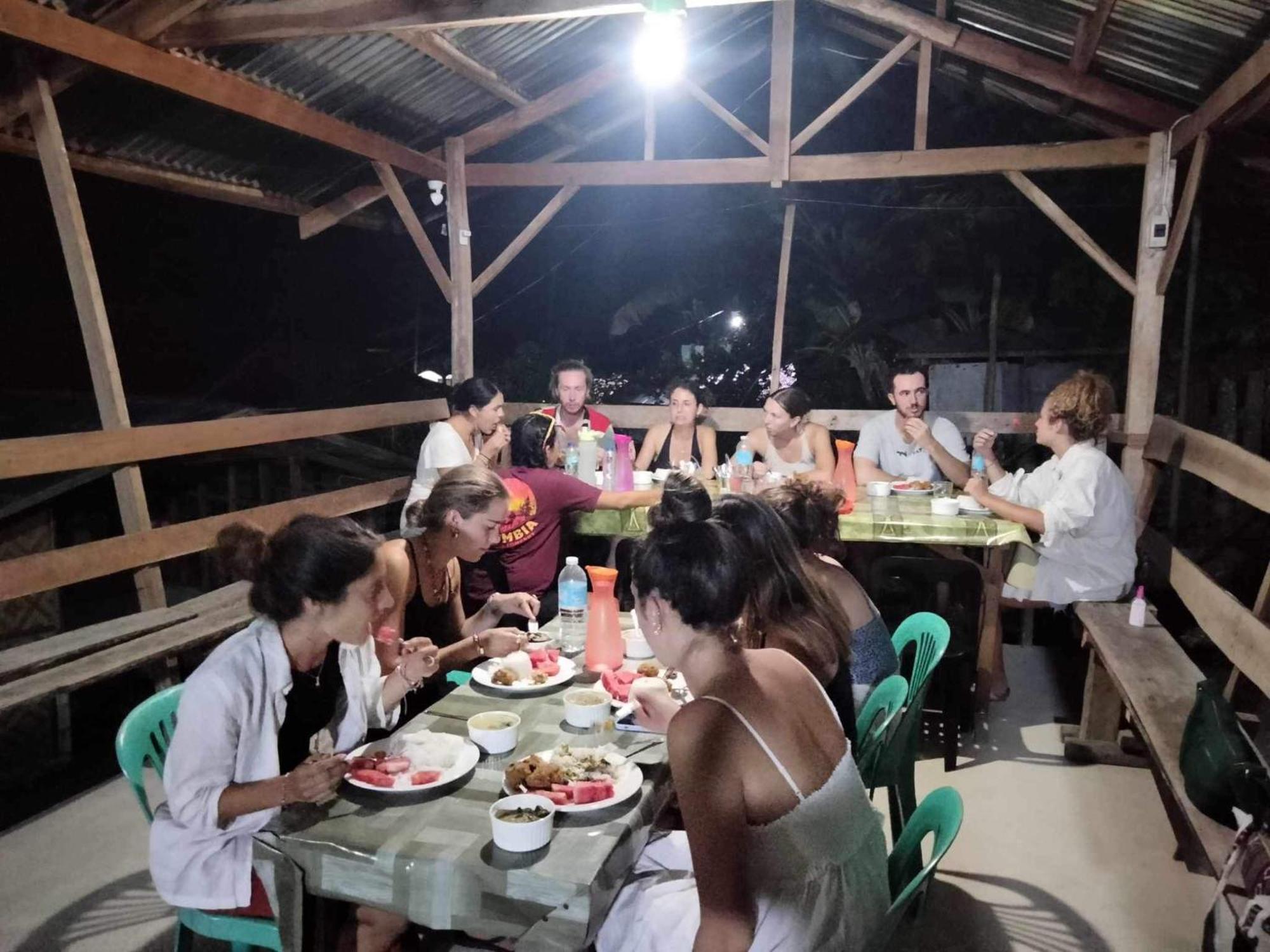 Roca'S Homestay Backpackers Chalet Batuan Экстерьер фото