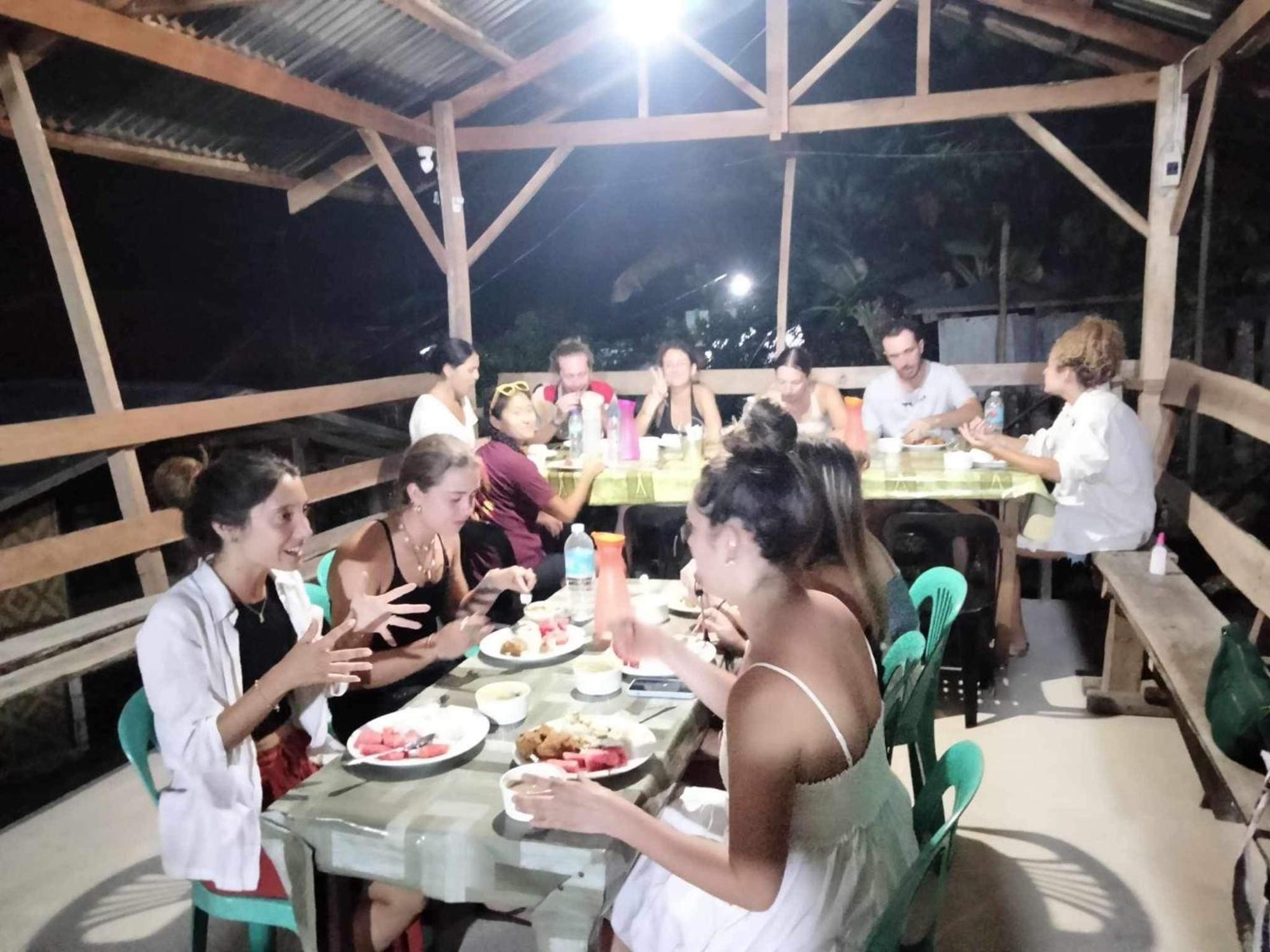 Roca'S Homestay Backpackers Chalet Batuan Экстерьер фото